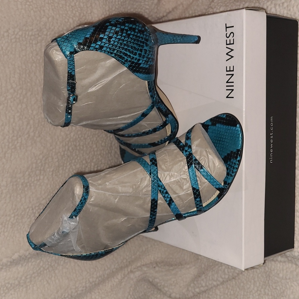 Nine West Women's strappy stiletto sandals blue turquoise snakeskin print 9.5